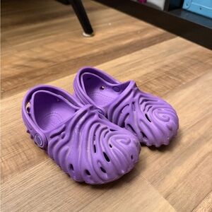 CROCS Kids Sculpted Purple Foam Clogs with Heel Strap